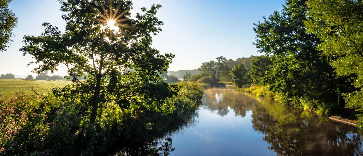 Die Wümme im morgendlichen Glanz der Sonne Die Wümme im morgendlichen Glanz der Sonne