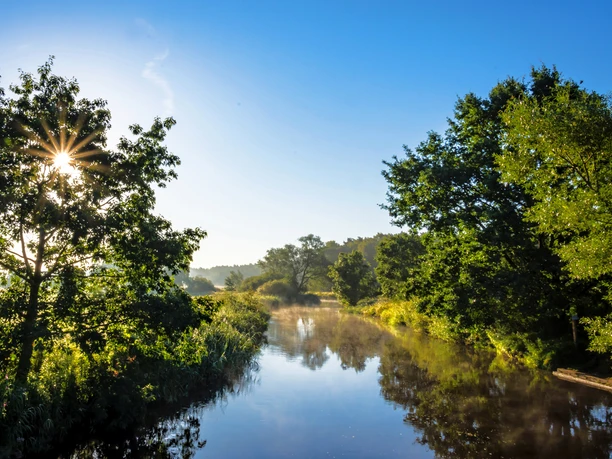 Die Wümme im morgendlichen Glanz der Sonne Die Wümme im morgendlichen Glanz der Sonne
