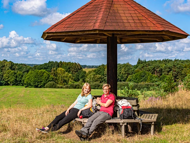 Pausieren am schattigen Rastplatz der Oak Ranch Pausieren am schattigen Rastplatz der Oak Ranch