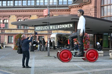 Balkenhol - Homo Mobilis_VG Bild-Kunst Bonn_C_Daniel Biskup.jpg