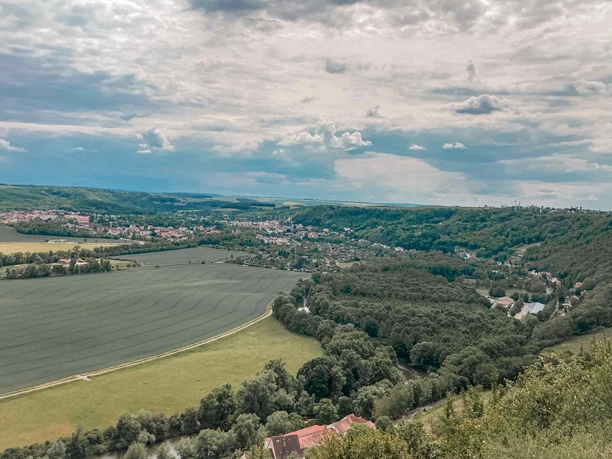 weinbergs_rundweg_blick_ins_saaletal_nach_bad_koesen