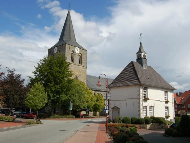uelsener-touristinformation-und-die-ref-kirche