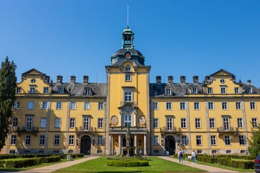 BÜCKEBURG_Schloss_außen_002.jpg