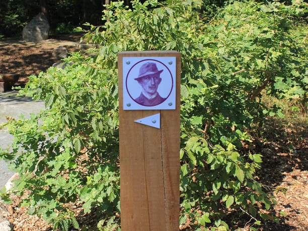 Wegweiser Wanderweg Wegweiser Wanderweg Auf den Spuren von Hermann Löns