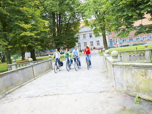 radler-am-kloster-frenswegen-in-nordhorn
