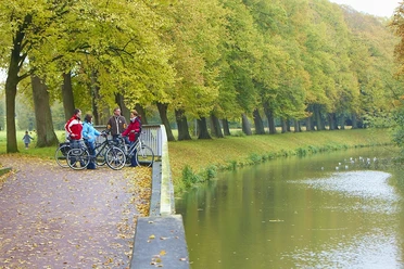 radler-an-der-vechte-in-nordhorn-kanalidylle