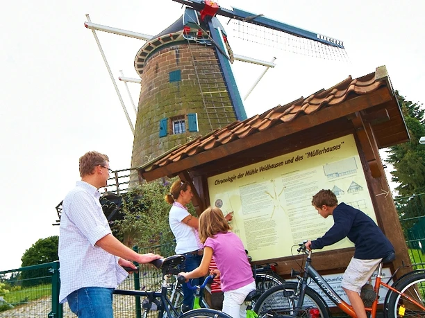 radler-an-der-windm-hle-in-veldhausen