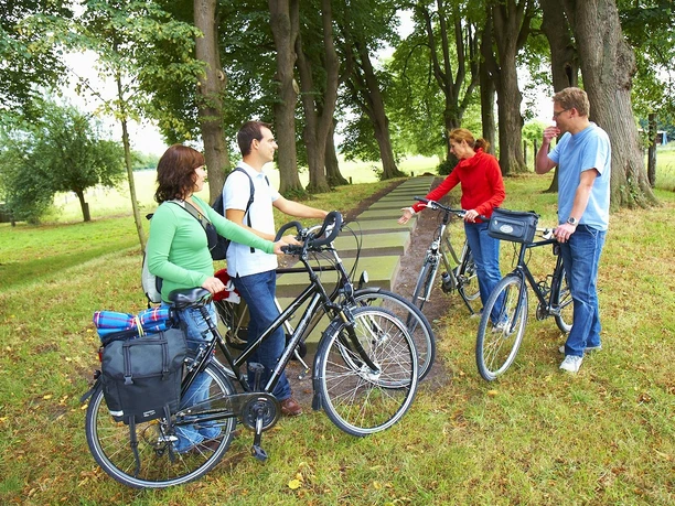 radler-am-kloster-frenswegen-in-nordhorn