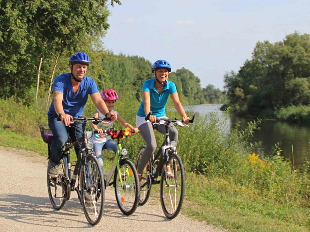 Radtour mit der ganzen Familie Radtour mit der ganzen Familie