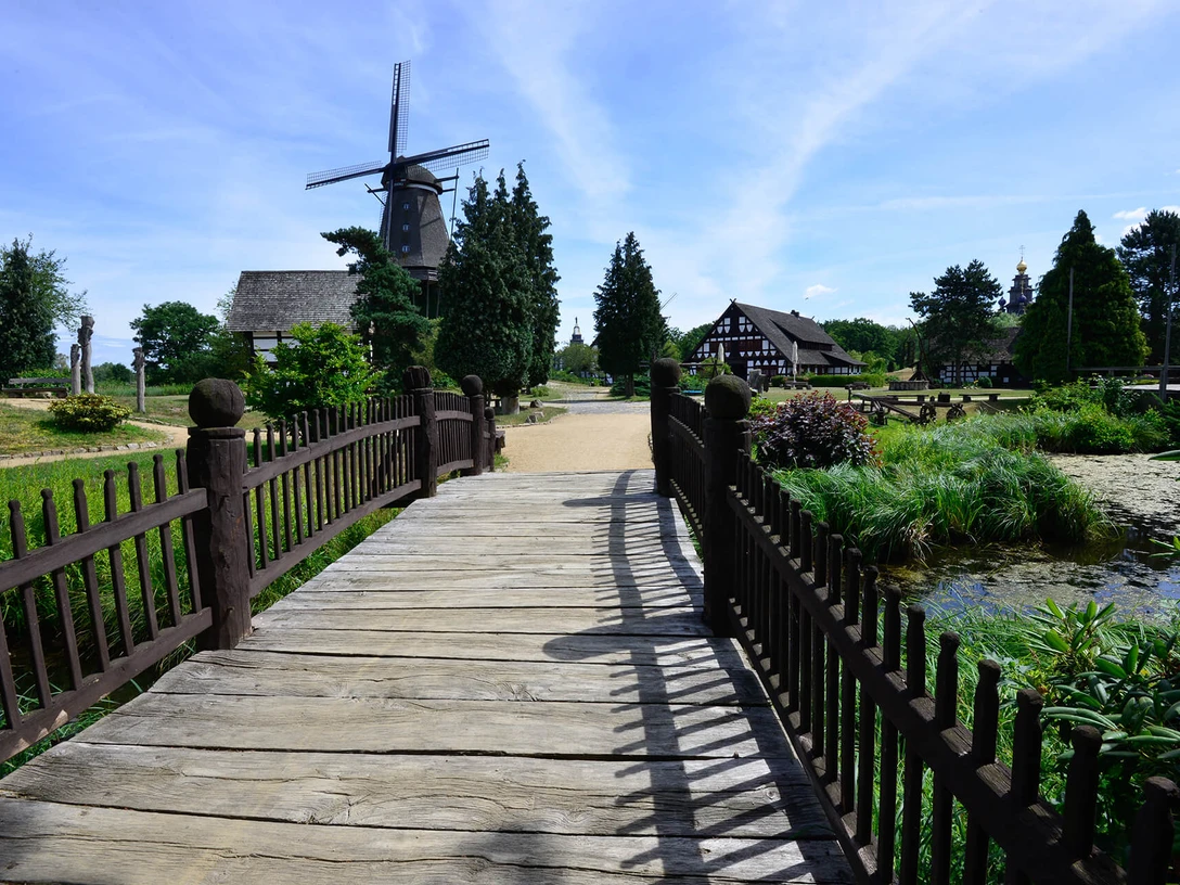 Blick auf den Dorfplatz im Mühlenmuseum Blick auf den Dorfplatz im Mühlenmuseum