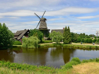 Blick auf das Gifhorner Mühlenmuseum Blick auf das Gifhorner Mühlenmuseum in Gifhorn