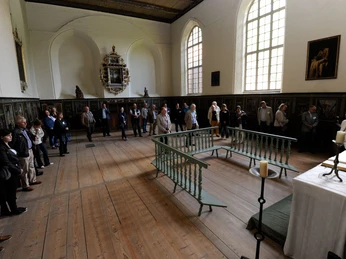 Kloster Isenhagen Nonnenchor Besuchergruppe im Kloster Isenhagen im Nonnenchor