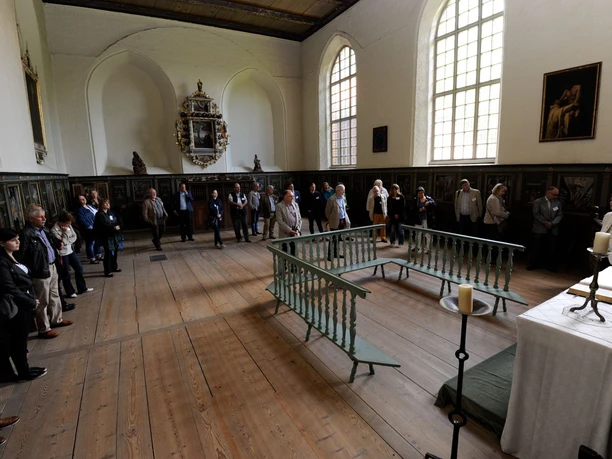 Kloster Isenhagen Nonnenchor Besuchergruppe im Kloster Isenhagen im Nonnenchor