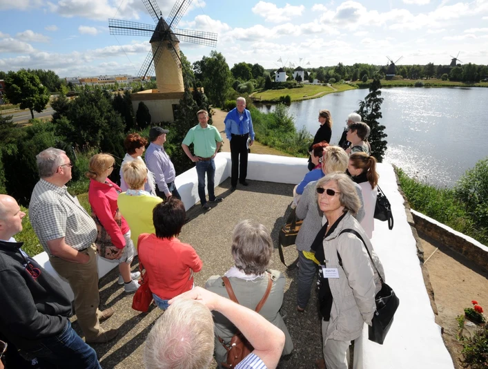 Führung im Mühlenmuseum Gifhorn Besuchergruppe bei einer Führung im Internationale Mühlenmuseum Gifhorn