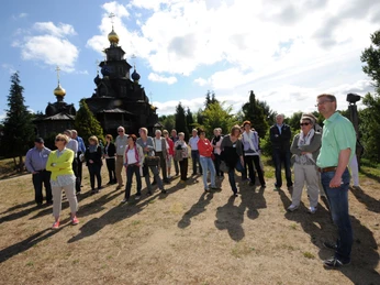 Gruppenführung im Mühlenmuseum Besuchergruppe erhält eine Führung im Mühlenmuseum Gifhorn