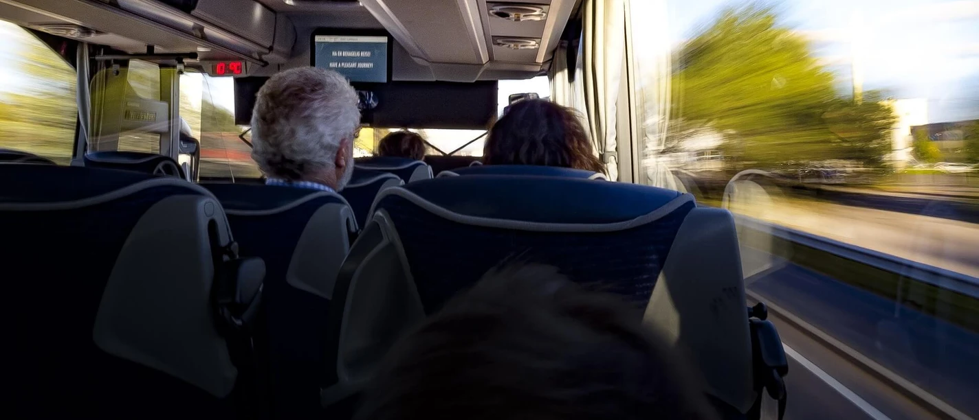 bus-2678668_1920 Blick in einen Reisebus