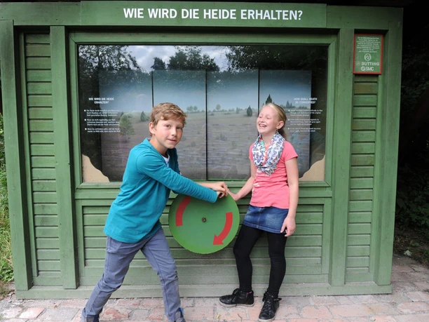 Kinder im Otter-Zentrum Kinder erkunden das Otter-Zentrum Hankensbüttel
