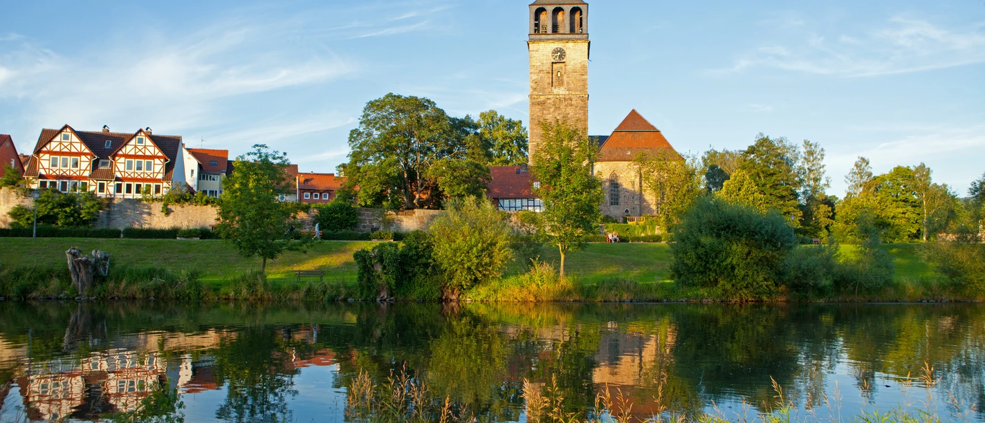 bad-sooden-allendorf_werra_m_stadtgraben_u_blick_auf_st-crucis