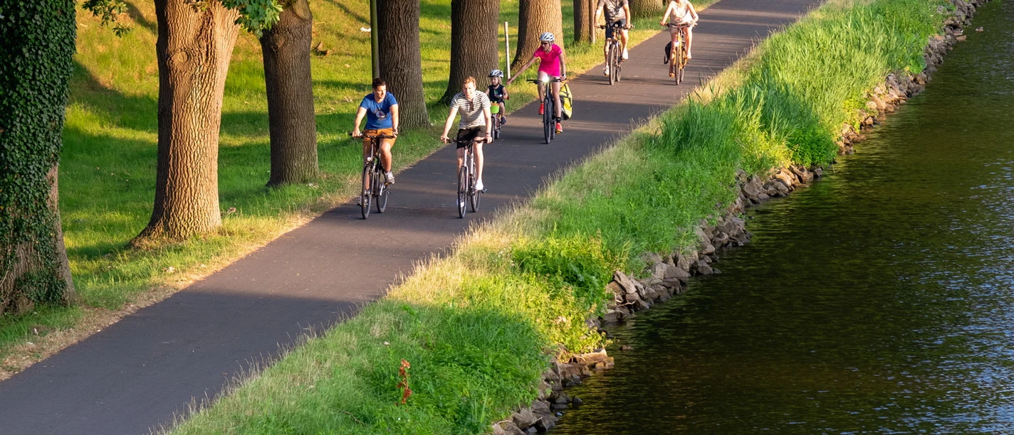 fahrrad-fahren-am-kanal
