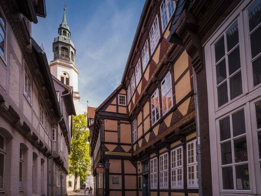 celle-fachwerk-kalandgasse-kirchturm