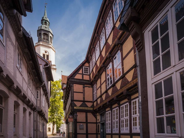 celle-fachwerk-kalandgasse-kirchturm