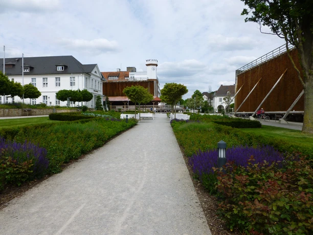 Rosengarten und Gradierwerk Bad Salzuflen Gradierwerk Bad Salzuflen am Hansaweg
