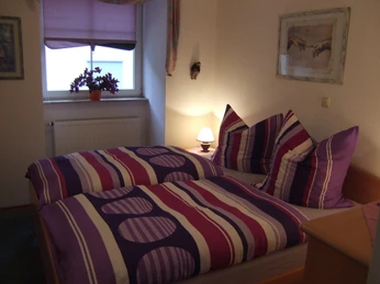 Schlafzimmer Ferienwohnung Kaiserblick Schlafzimmer Ferienwohnung Kaiserblick