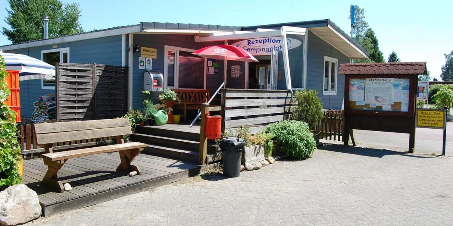 rezeption-mit-terasse