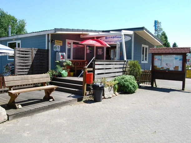 rezeption-mit-terasse