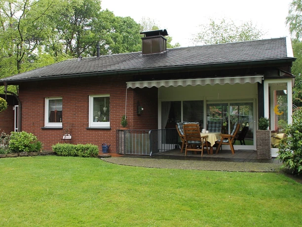 Hausrueckansicht_mit_Terasse.JPG