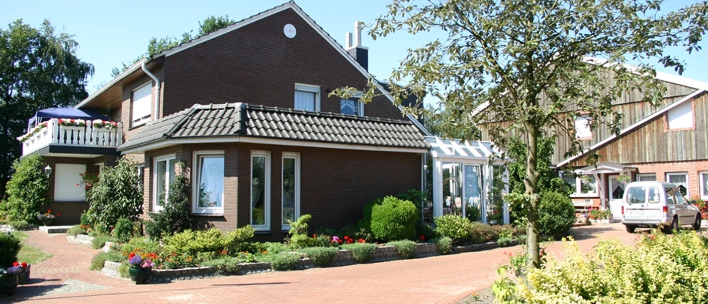 Ferienhof_Niemann_Haseluenne_Hofansicht_mini.jpg
