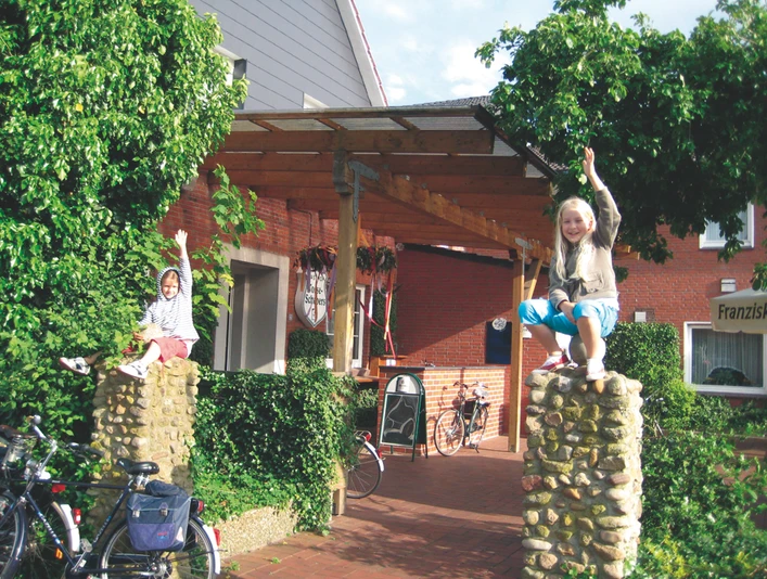 vosseschepers_kinder-vor-eingang