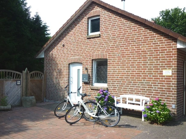 haus-am-seeufer-von-vorn