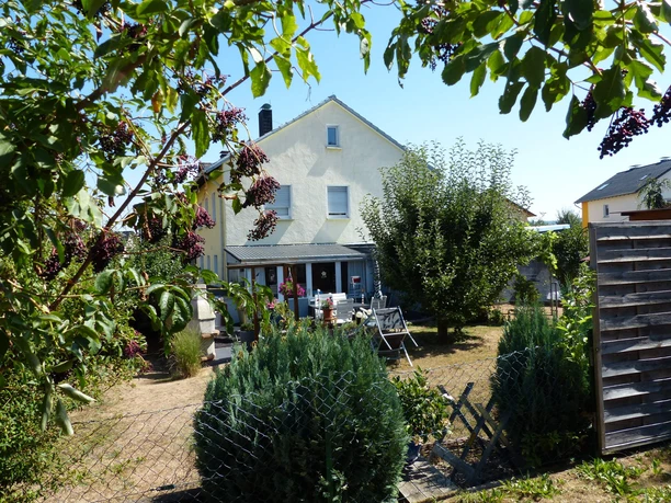 fewo-seeberger-hausansicht-garten Hausansicht mit Garten