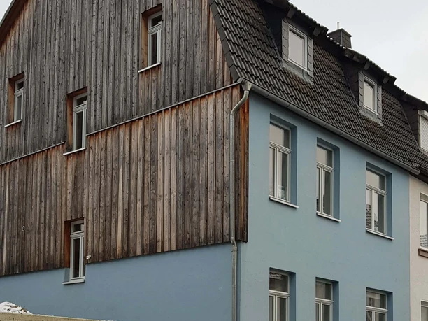 fewo-traumbad-hausansicht Hausansicht mit Holzfassade