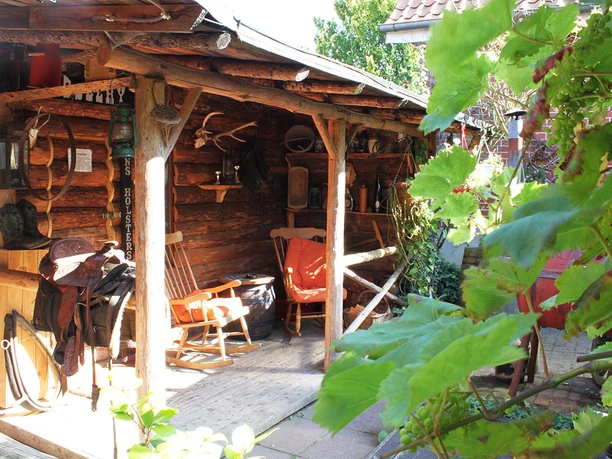 Terasse vor der Sattlerei