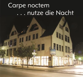 Betten-Paradies & Pension Schübeler Außenansicht des beigefarbenen Hauses der Pension Schübeler mit schwarzen Fensterrahmen und Spitzgiebeln