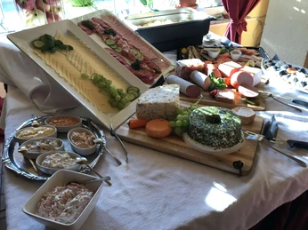 hotel-amjakobsweg-buffet2 Reichhaltiges Frühstücksbuffet