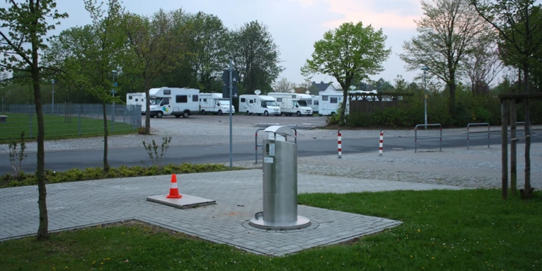 Wohnmobilstellplatz_Brunsbuettel_am_LUV_03.jpg