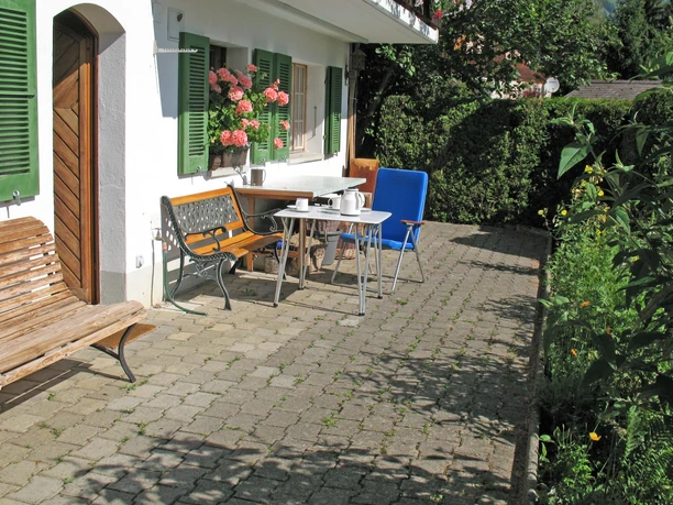 Chalet Barbara, Aussenbereich mit Terrasse und Garten