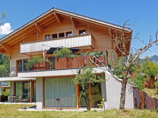 Aussenansicht Sommer Terrasse Chalet Park