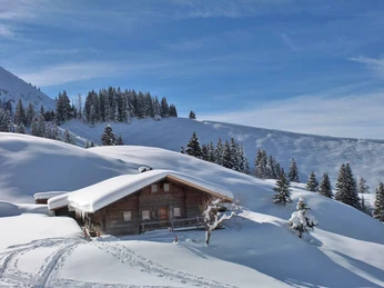 Vue extérieure en hiver avec de la neige