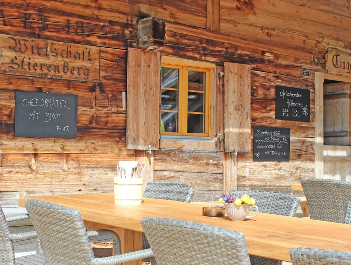 Terrasse vom Bergrestaurant Stierenberg