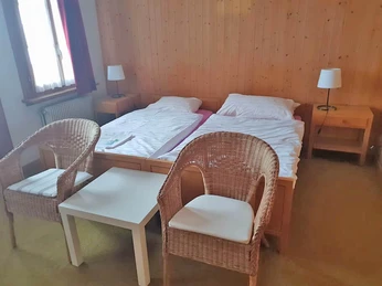 Doppelzimmer mit Sessel
