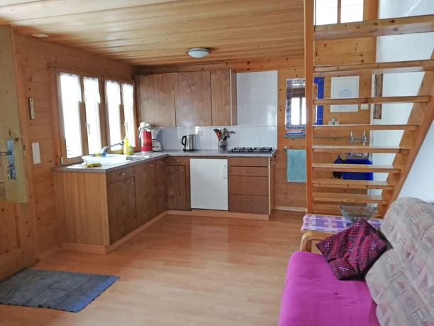 la cuisine avec l'escalier