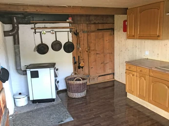 Küche mit Holzofen