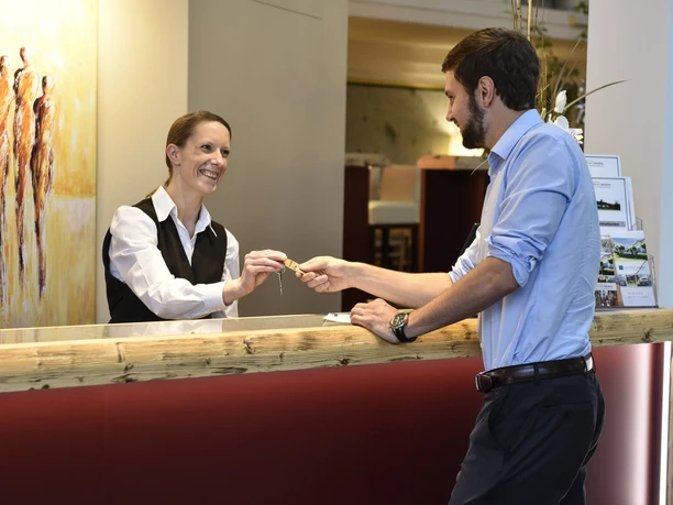 osterfeld_atrium_hotel_empfang_c_hotel_osterfeld_gmbh