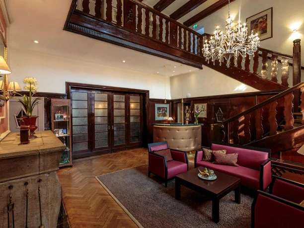 weissenfels_parkhotel-gueldene-berge_hotelhalle