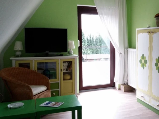 Eerste tweepersoonskamer met dakterras van het vakantieappartement "Die grüne Diele".