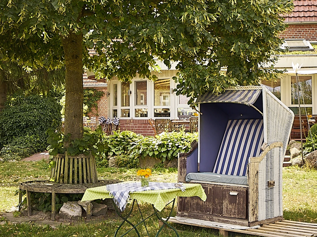 Gartenidylle auf Bamans Hof Gartenidylle auf Bamans HofGarden idyll on Baman's farmHaveidyl på Bamans gårdTuinidylle op de boerderij van Baman